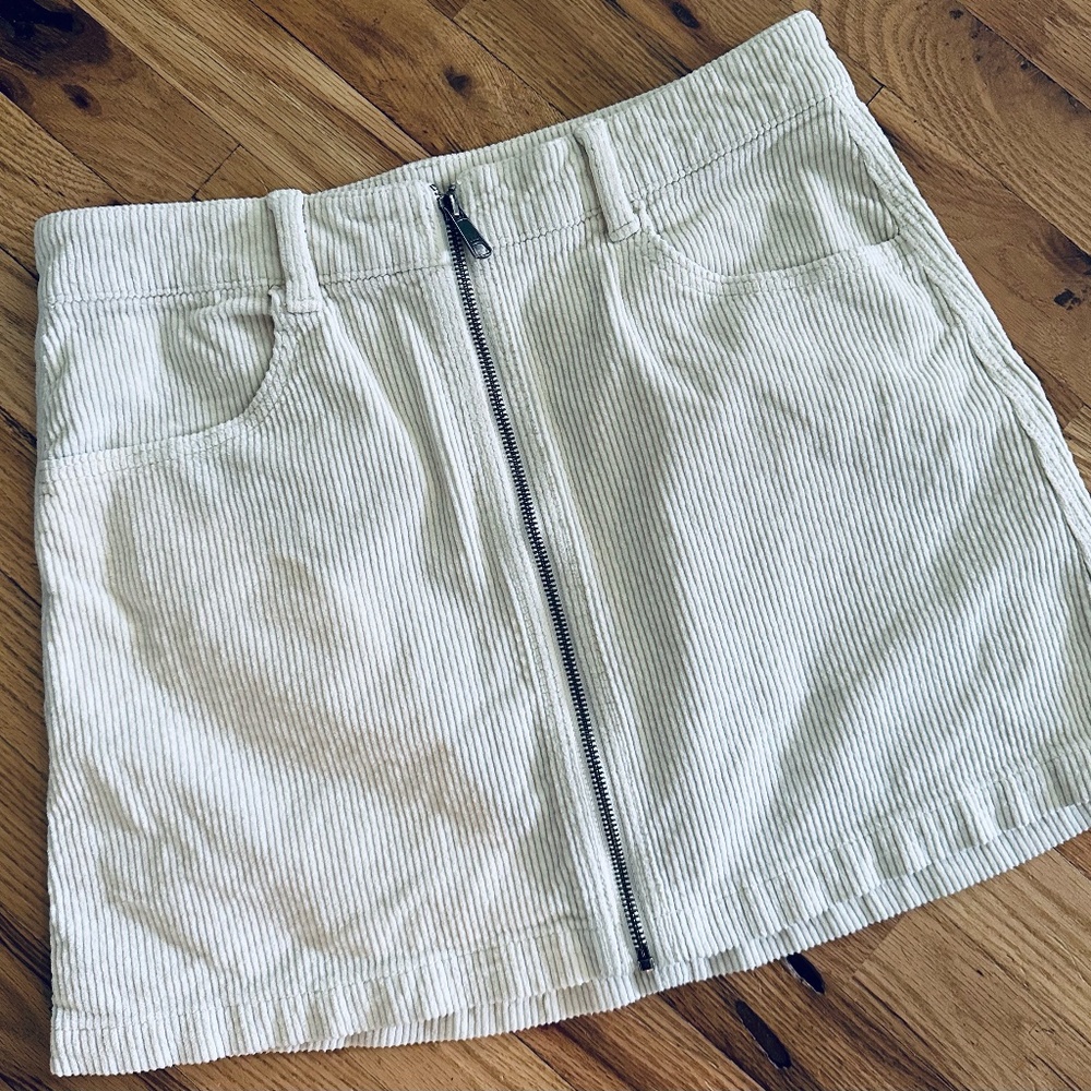 Women's American Eagle Super Stretch Corduroy Zip front Skirt